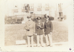 <h5>Training</h5><p>Training camp, likely a courthouse pose. Then Lieutenant Captain Willets (center). Photo provided by the Willets family. </p>