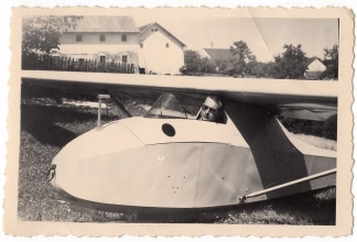 <h5>Glider</h5><p>Glider. Provided by the family of Ivo Schommer.</p>