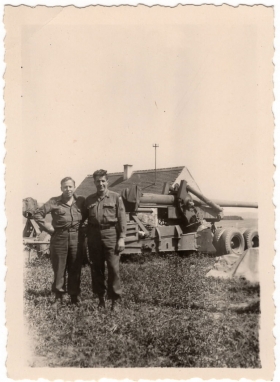 <h5>Soldiers with Cannon</h5><p>Unidentified soldiers with a Long Tom. Photo provided by family of Ivo Schommer.</p>